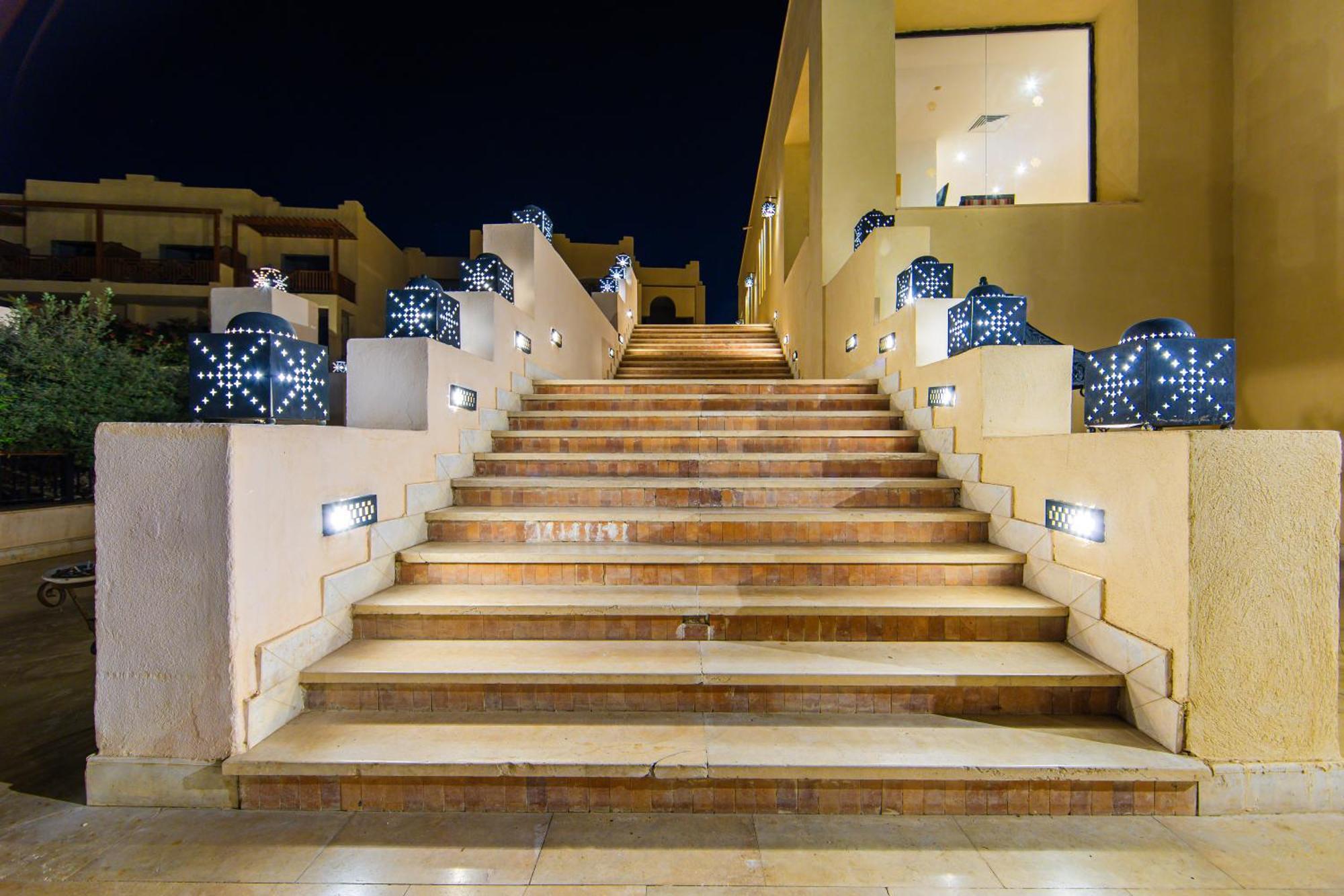 The Grand Hotel Sharm El Sheikh ภายนอก รูปภาพ The staircase at the main entrance