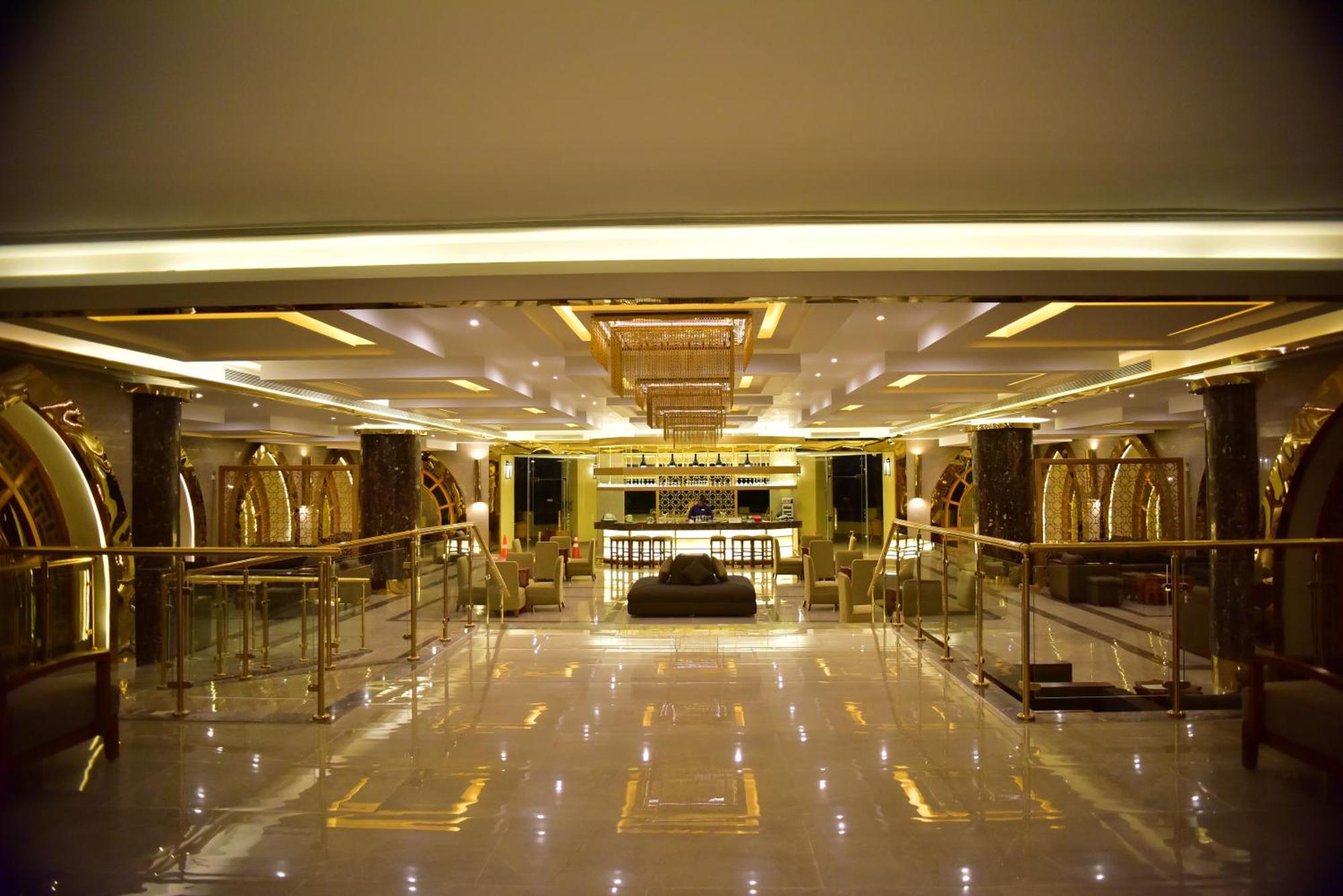 The Grand Hotel Sharm El Sheikh ภายนอก รูปภาพ The lobby of the hotel