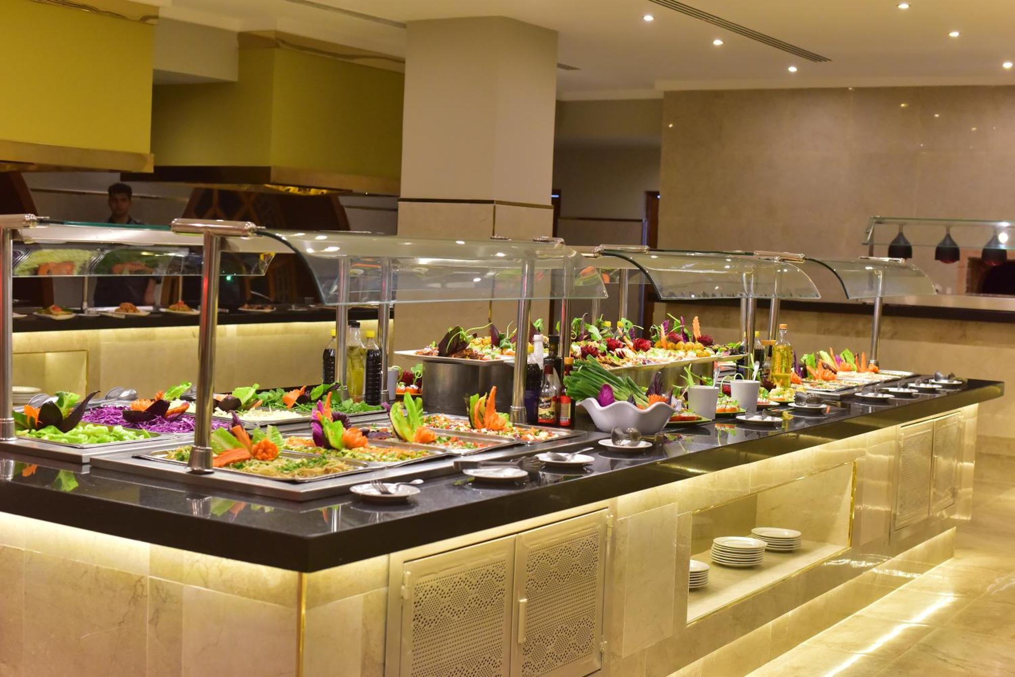 The Grand Hotel Sharm El Sheikh ภายนอก รูปภาพ A salad bar