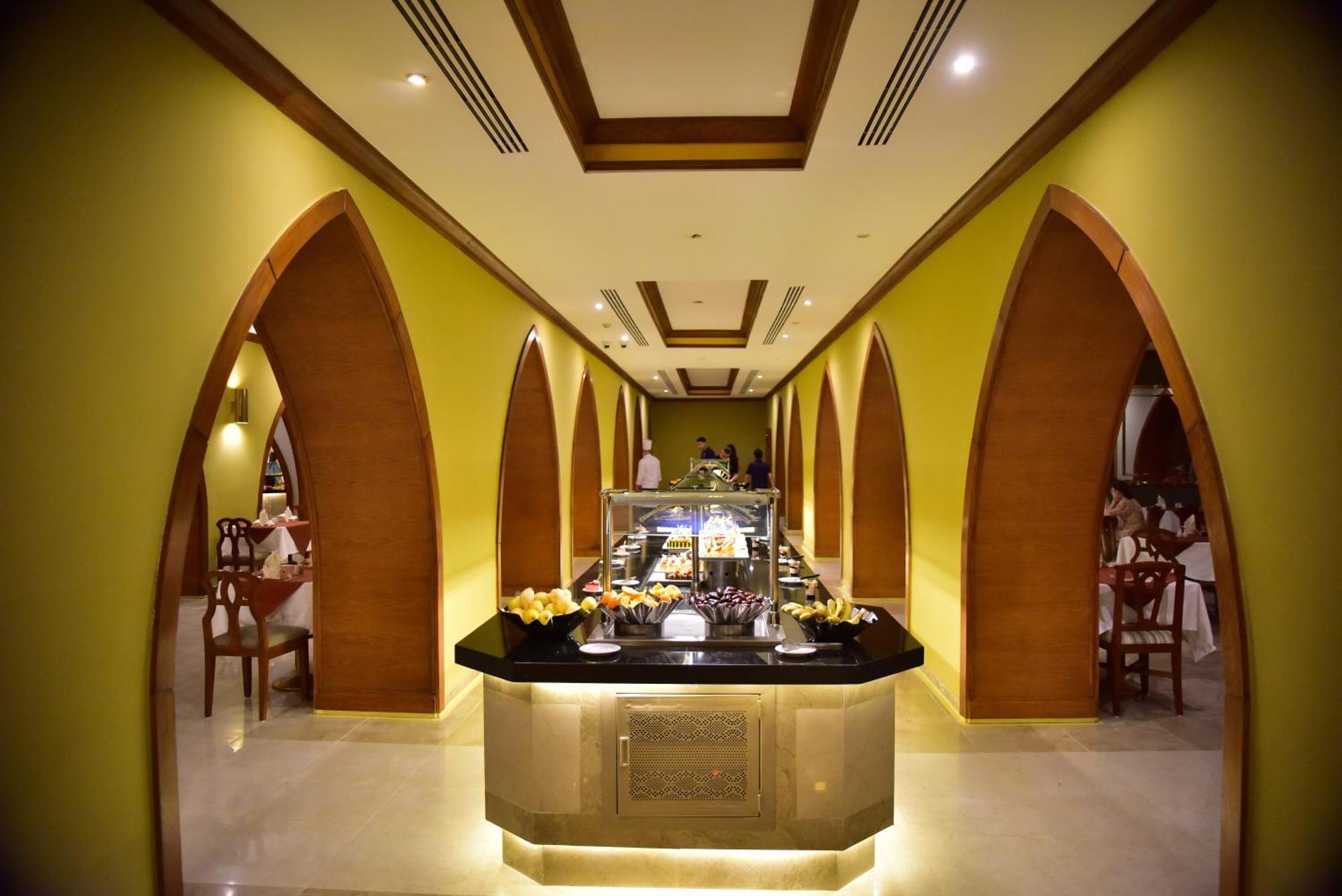 The Grand Hotel Sharm El Sheikh ภายนอก รูปภาพ The buffet at the hotel