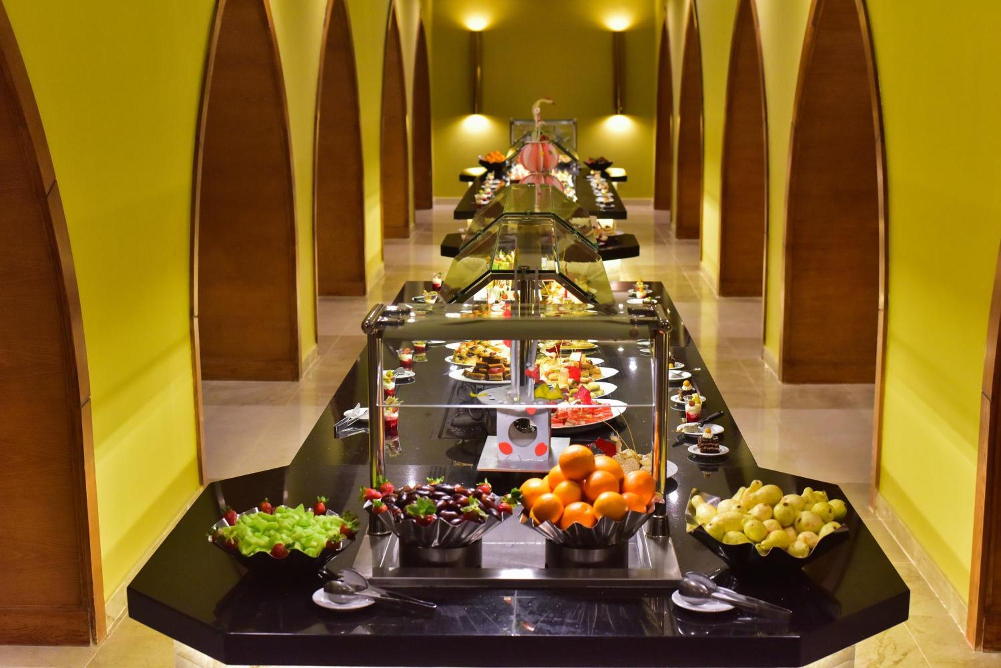 The Grand Hotel Sharm El Sheikh ภายนอก รูปภาพ A buffet at a hotel