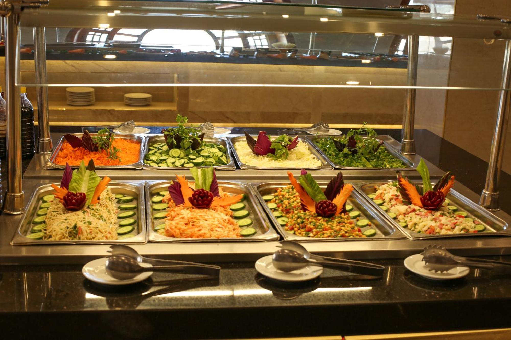 The Grand Hotel Sharm El Sheikh ภายนอก รูปภาพ A salad bar