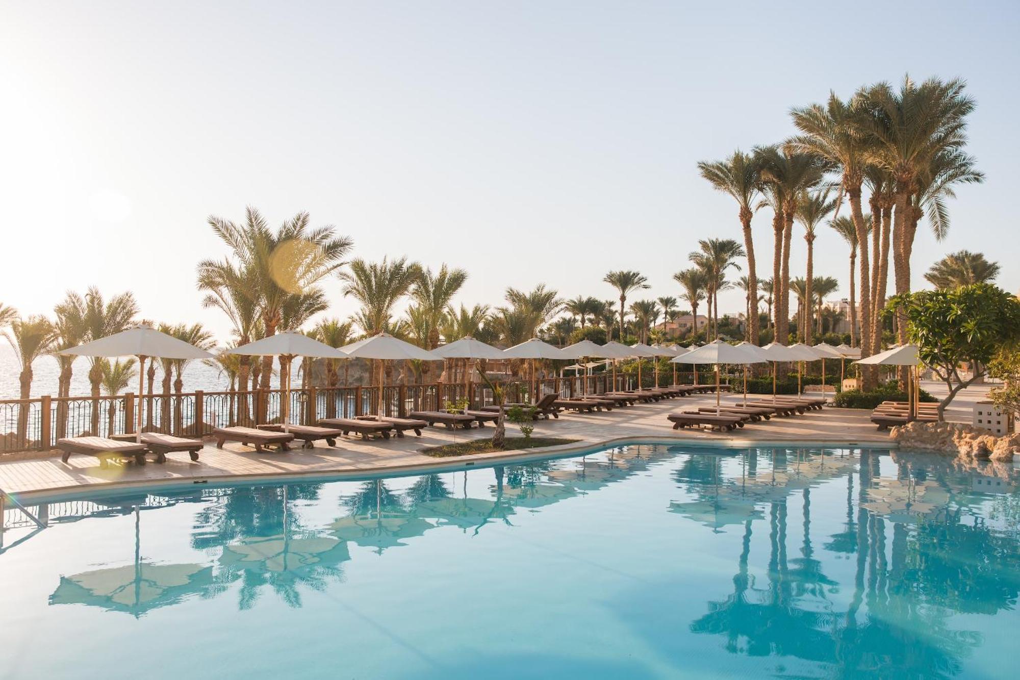 The Grand Hotel Sharm El Sheikh ภายนอก รูปภาพ The swimming pool at the Four Seasons Resort