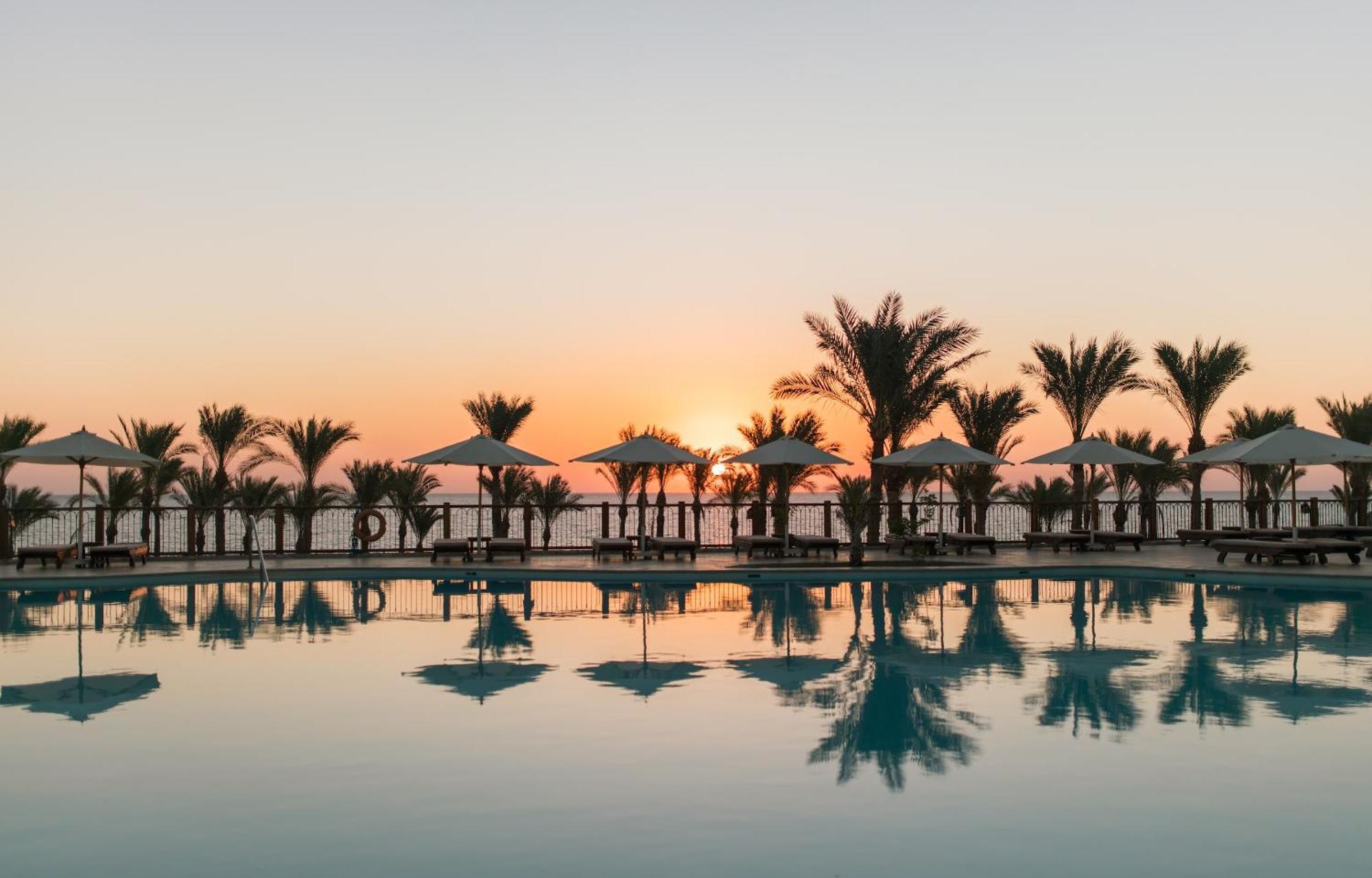 The Grand Hotel Sharm El Sheikh ภายนอก รูปภาพ Sunset at the Hilton Sharm El Sheikh